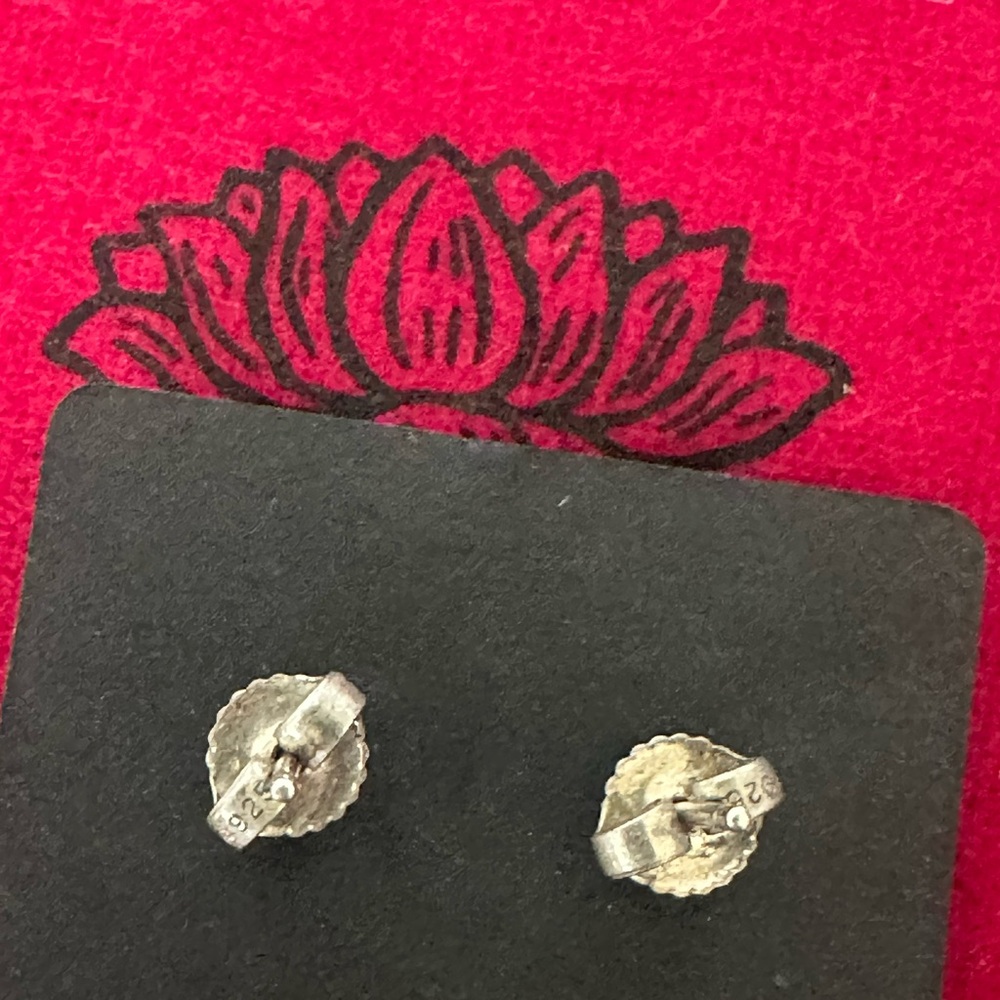 Me & Ro Sterling Silver Gorgeous Flower Stud Earrings - Picture 3 of 3